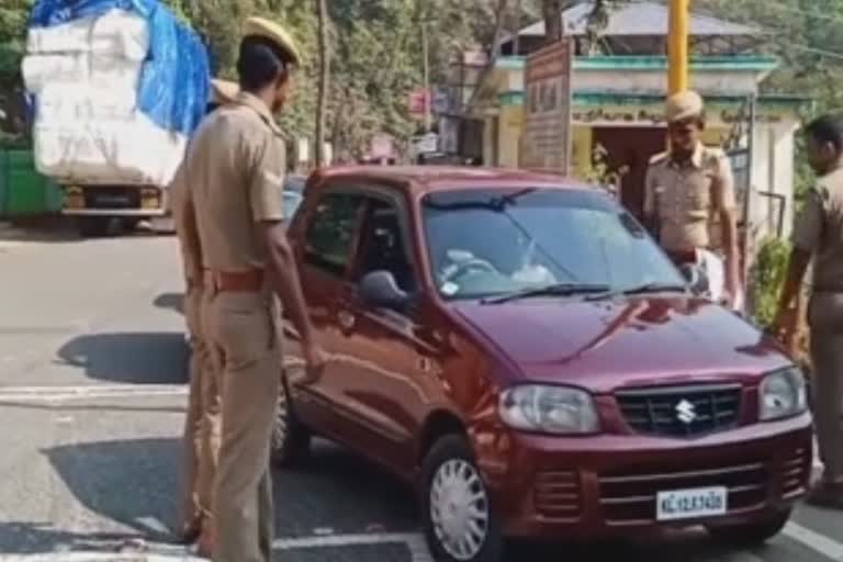 Tamil Nadu  Malappuram  Travels to Tamil Nadu via Malappuram  Travel banned  covid-19  മലപ്പുറം  തമിഴ്നാട്  കേരള  കേരള തമിഴ്നാട് അതിര്‍ത്തി  നാടുകാണി ചുരം  നാടുകാണി ചുരം അടച്ചു  നീലഗിരി ജില്ല