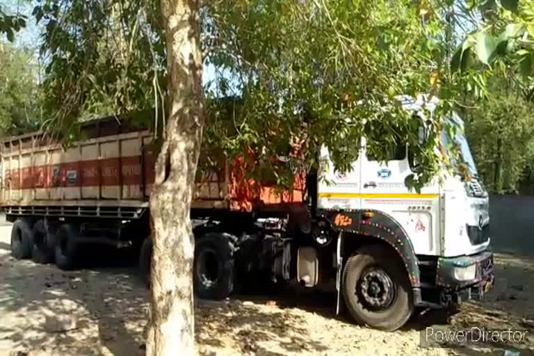 gravel-filled trolle in Baran, अवैध बजरी से भरा ट्रोले जब्त