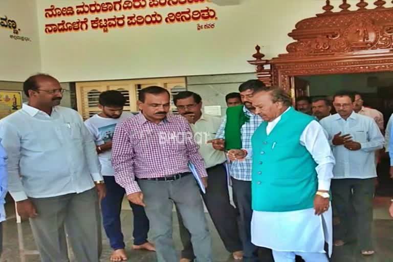 KS Eshwarappa visit to Belludi kanaka math