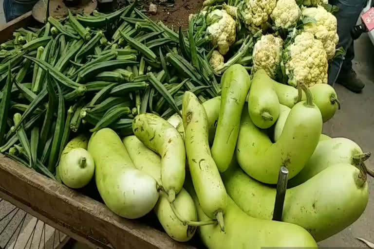 Large vegetable prices amid rumors of market closure