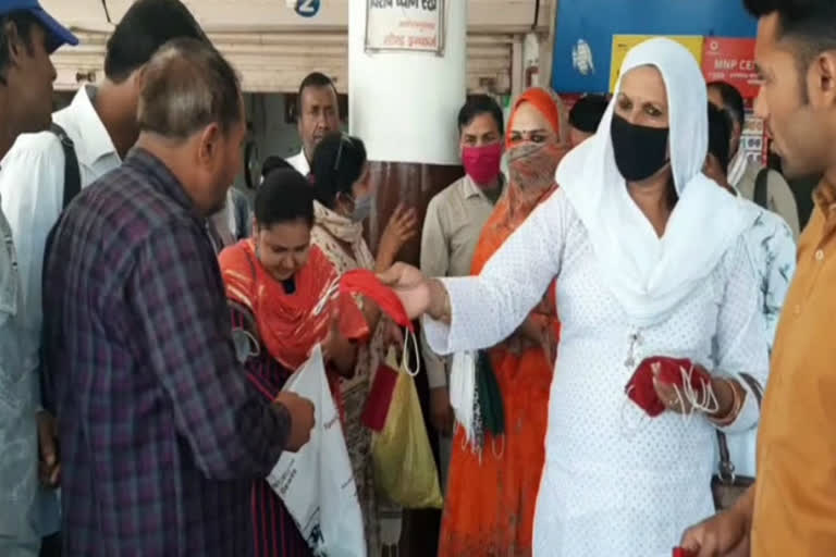 kinnar society distributed masks due to corona virus in sohna