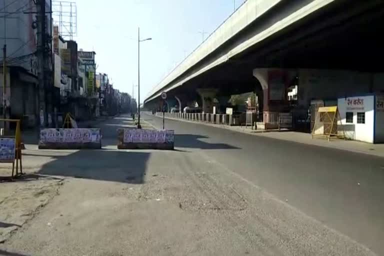 Panipat road appears deserted due to public curfew