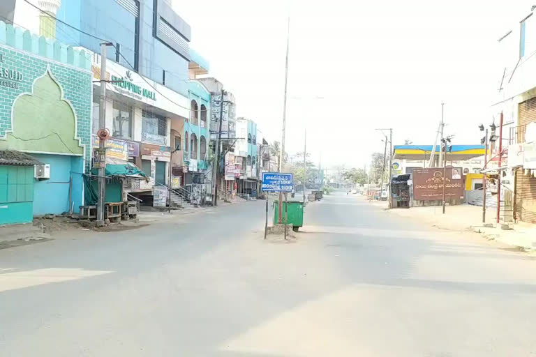 Janata curfew in  jangareddygudem