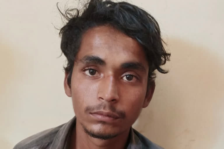 thief run from police custody in hingoli