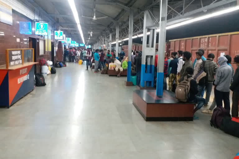 corona test in rampurhat station on janata curfew