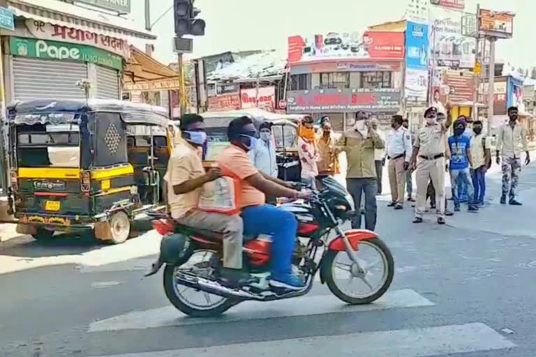 नागपूरच्या रस्त्यांवरील गर्दी