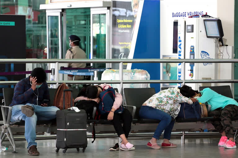 Indians stuck at Dubai airport  Indians stuck at Terminal 3 of the Dubai Airport  Indian Consultants in Dubai  ദുബായ് വിമാനത്താവളത്തിൽ കുടുങ്ങി ആറ് ഇന്ത്യക്കാർ  വിമാനത്താവളത്തിൽ കുടുങ്ങി ആറ് ഇന്ത്യക്കാർ  ദുബായ് വിമാനത്താവളം  Dubai Airport