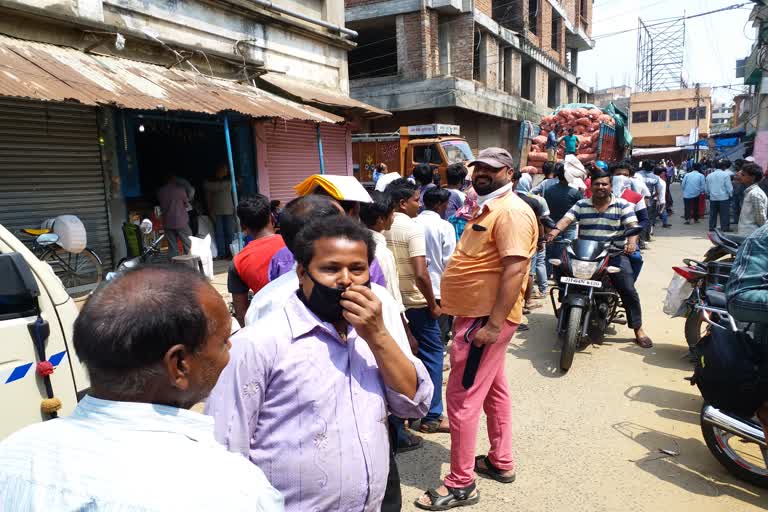 Black marketing of goods in Dumka due to Lockdown