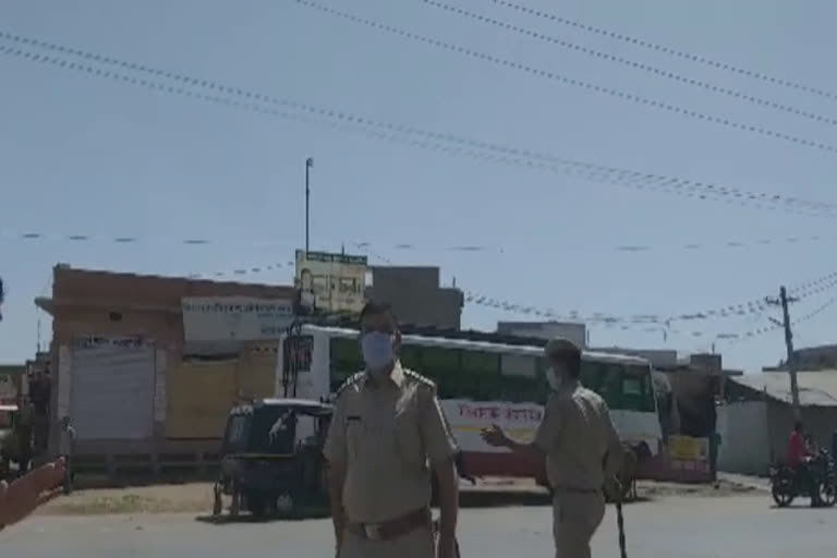 चप्पे-चप्पे पर पुलिस तैनात  Police stationed in barmer