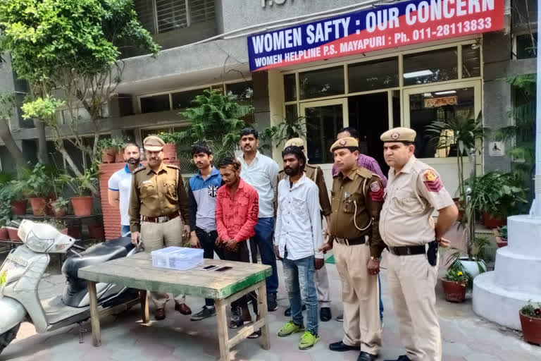 delhi police arrested three thief who steal from people