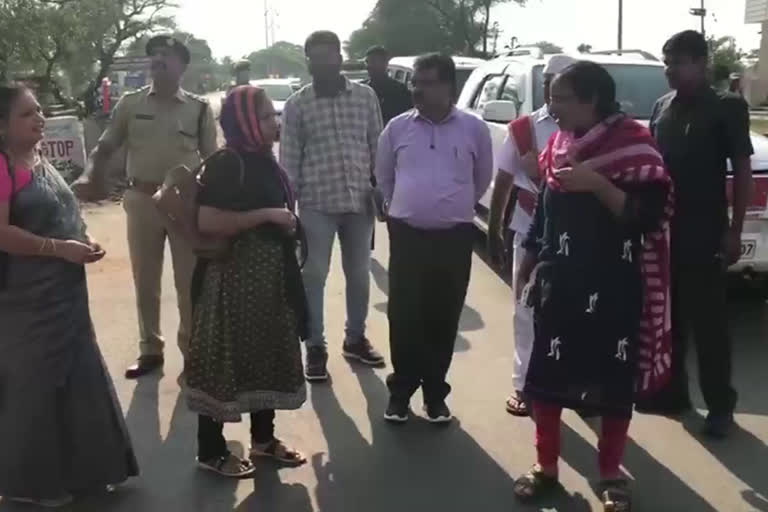 Collector Haritha visited police check post at narsampeta in warangal