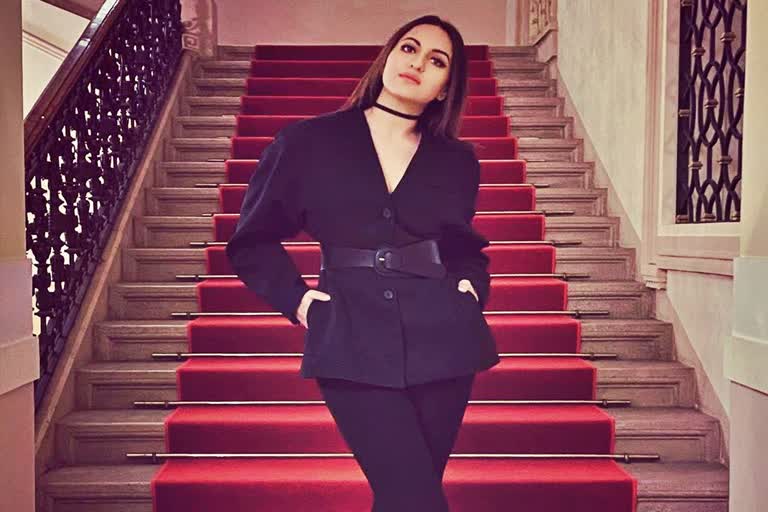 sonakshis-witty-reply-to-fans-curious-about-her-marriage