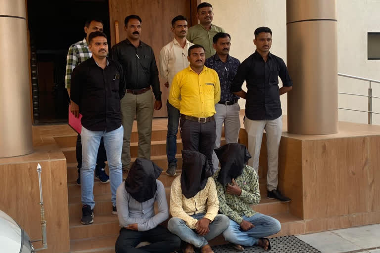 15.80 lakh rupees robbed of in Morbi,  3 robbers were arrested