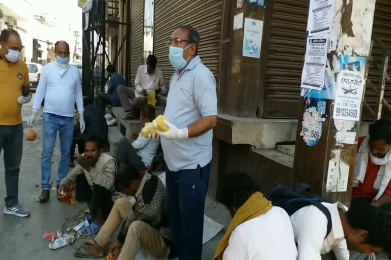 free meal in lock down for homeless people in sonipat