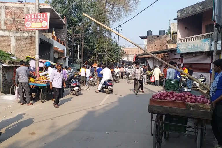 लॉक डाउन का लोगों ने किया उल्लंघन