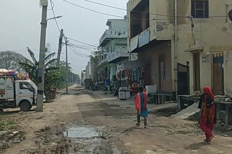 Mud and dirt in Hamidpur village of outer delhi