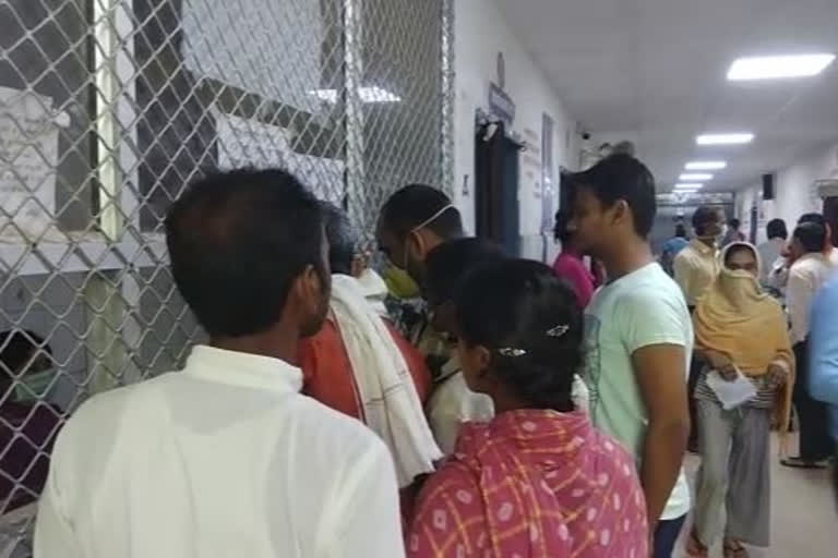 bhabua: more than 150 people wait for his check up report