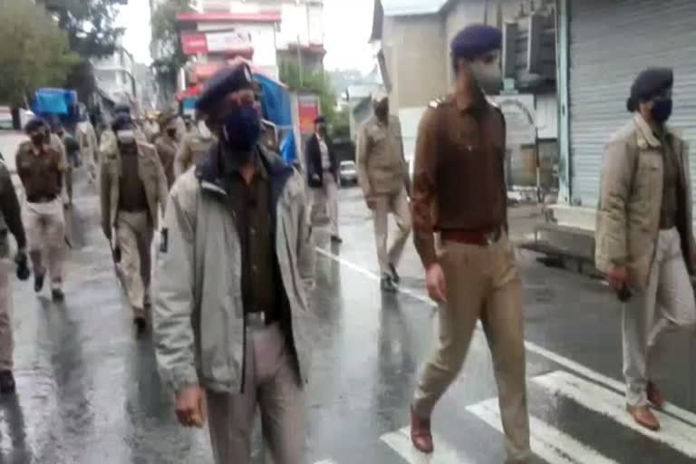 Flag march by police in Hamirpur