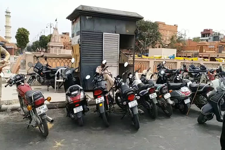 जयपुर में लोगों की गाड़ियां जब्त, People's vehicles seized in Jaipur