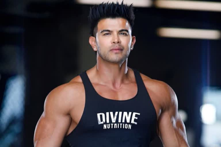 actor sahil khan apologizes