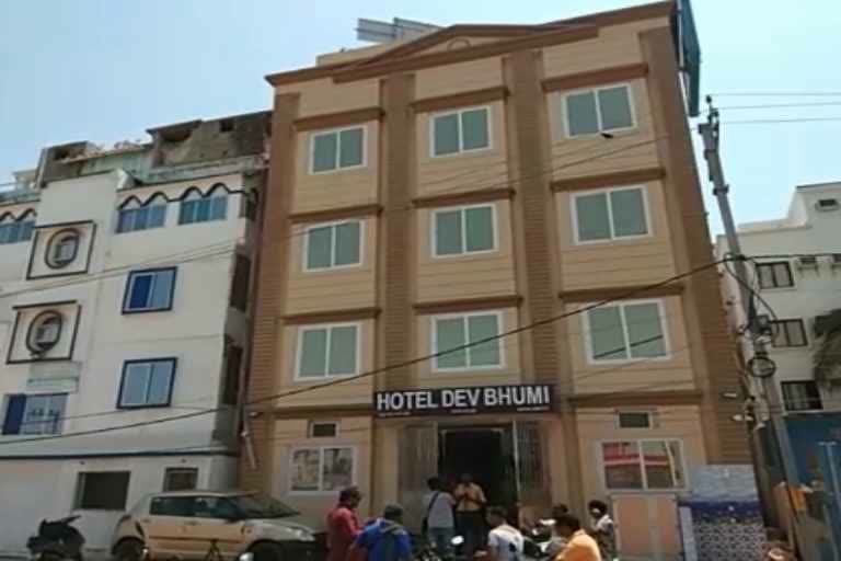 A hotel in puri violates lockdown rule, puri latest news, 3 foreigners rescued from hotel in puri, puri lockdown, ପୁରୀ ଲକଡାଉନ, ପୁରୀ ଲାଟେଷ୍ଟ ନ୍ୟୁଜ୍‌, ପୁରୀରେ ଏକ ହୋଟେଲ ଭାଙ୍ଗିଲା ଲକଡାଉନ ନିୟମ, ପୁରୀର ହୋଟେଲରୁ 3 ବିଦେଶୀ ପର୍ଯ୍ୟଟକ ଉଦ୍ଧାର