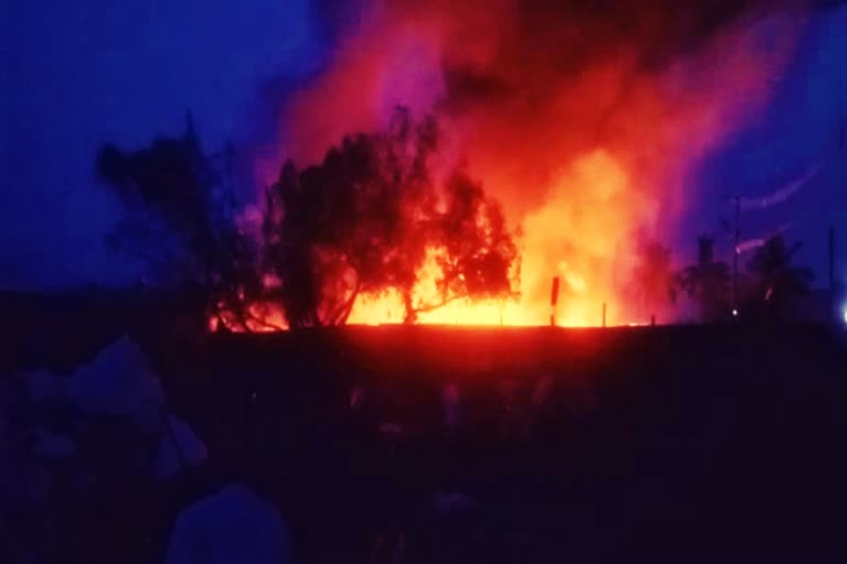 Fire in Plastic Goodon Thiruppur Plastic Goodon Fire Accident பிளாஸ்டிக் குடோன் தீ விபத்து தீ விபத்து திருப்பூர் பிளாஸ்டிக் குடோன் தீ விபத்து