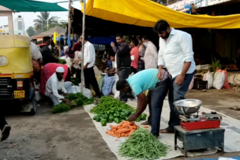 संचारबंदीमुळे साताऱ्यात भाजीपाला अन् फळांचा दर दुप्पट