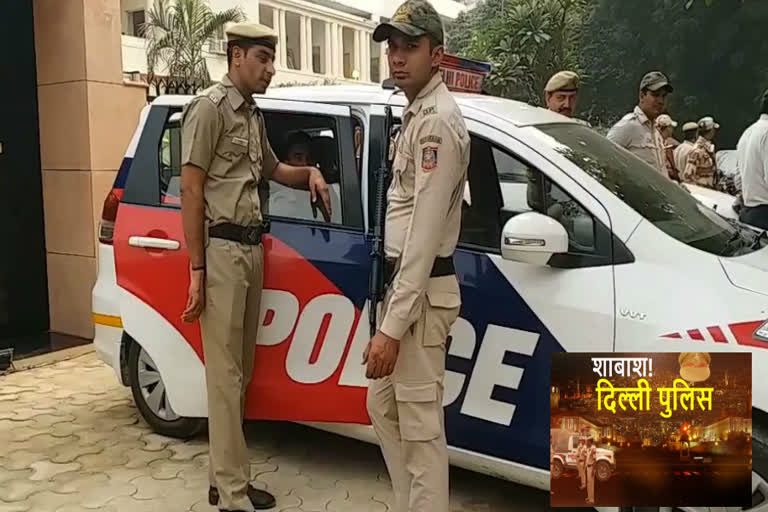 delhi police pcr admit woman with labor pain to hospital at shahdara