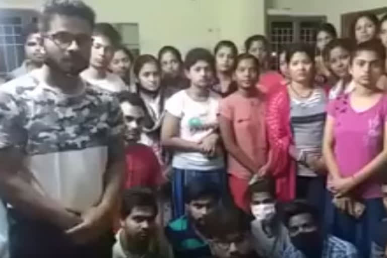 43 STUDENTS FROM ORISSA STUCK UP IN ANDHRA PRADESH  പരീക്ഷയെഴുതാനെത്തിയ ഒറീസ വിദ്യാര്‍ഥികള്‍ ആന്ധ്രയില്‍ കുടുങ്ങി