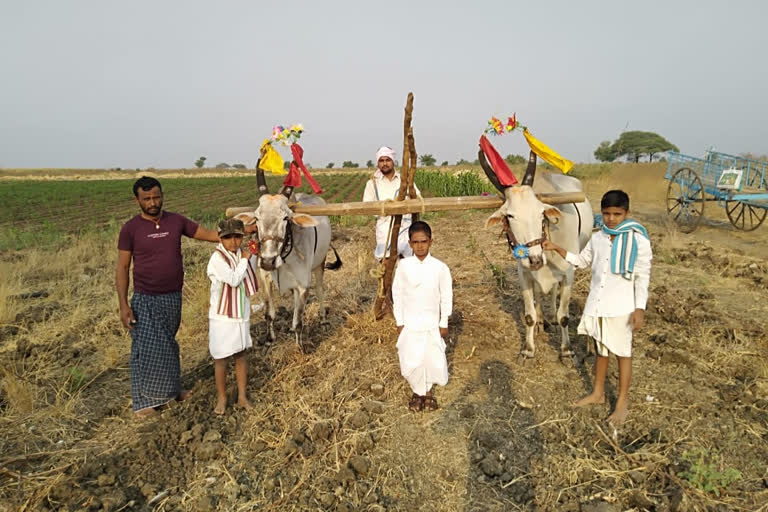 ಯುಗಾದಿ ಆಚರಿಸಿದ ಹಾವೇರಿಯ ರೈತರು