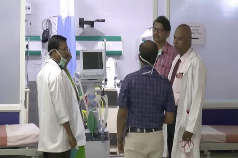 one person with corona symptoms admitted in theni Govt hospital