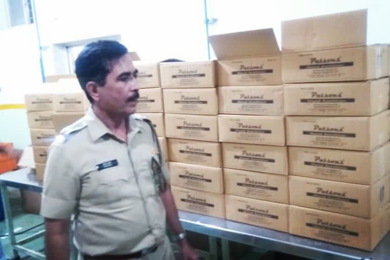 Dindori police raid about 8 lakh stocks of illegal and unauthorized sanitizer