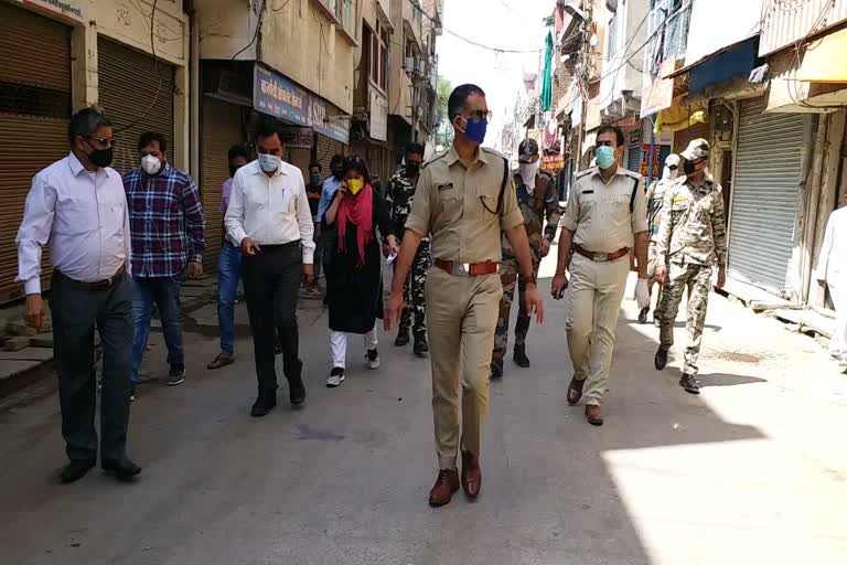 Crowd of people in the market even after lockdown