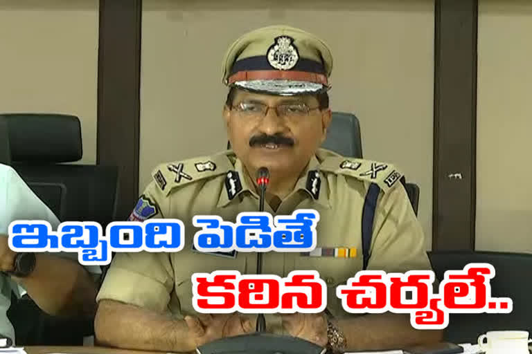 తెలంగాణ: 'వసతి గృహాలు ఖాళీ చేయిస్తే కఠిన చర్యలు'