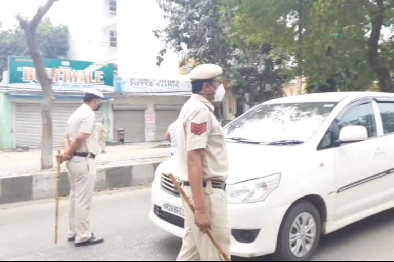 barricading is done at fatehpur beri due to lock down in delhi