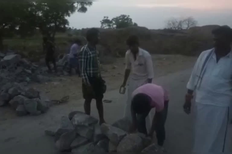 chirutapalli villagers put stones at village border