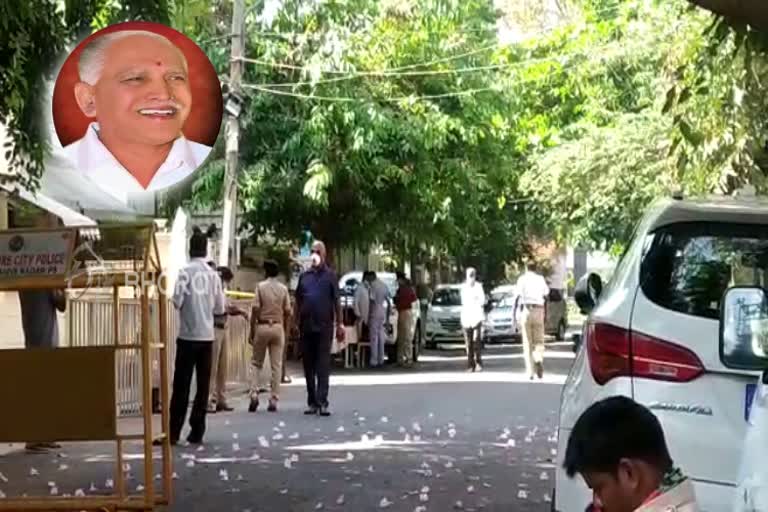 CM Yadiyurappa reviewing lockdown situation at home