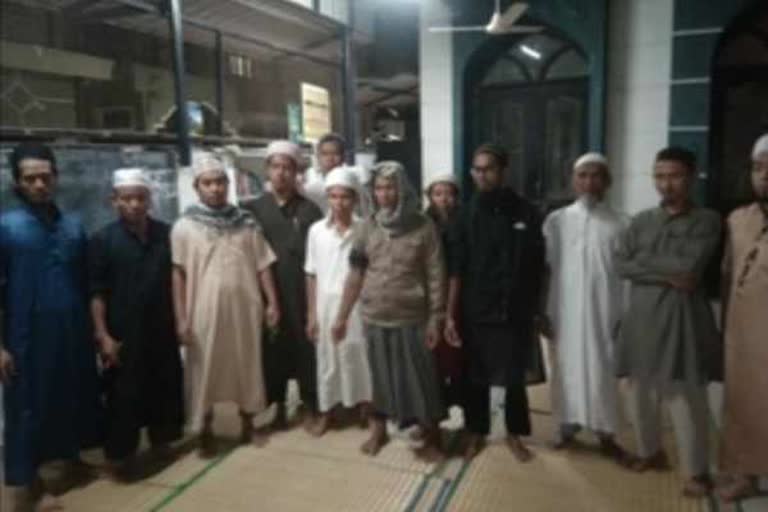 Indonesia people stayed in athirampatti mosque  அதிரம்பட்டி பள்ளிவாசலில் தங்கியிருந்தவர்களுக்கு கரோனா சோதனை  அதிராம்பட்டி செய்திகள்  தஞ்சை மாவட்டச் செய்திகள்