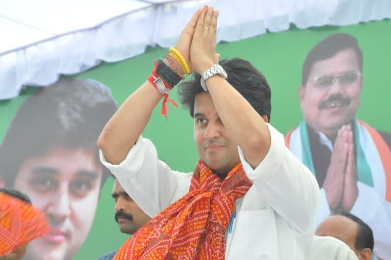 bjp-leader-jyotiraditya-scindia-appeals-to-contribute-in-lock-down