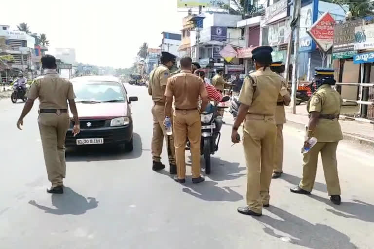 തിരുവല്ല പൊലീസ് പരിശോധന പത്തനംതിട്ട നിരോധനാജ്ഞ പുളിക്കീഴ് പൊലീസ് സ്റ്റേഷൻ തിരുവല്ല പൊലീസ് സ്റ്റേഷൻ ഡിവൈഎസ്‌പി ജെ.ഉമേഷ് കുമാർ PATHANAMTHITTA 144