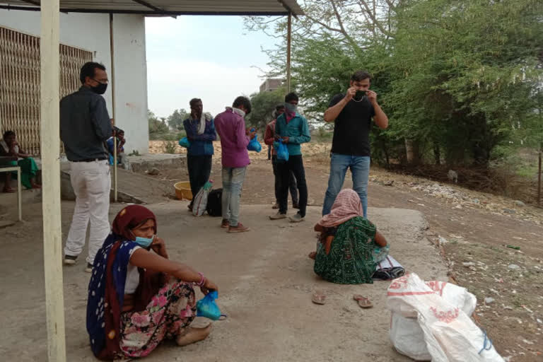 Laborers returning from Gujarat to Madhya Pradesh