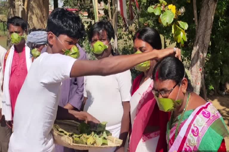 Pahan distributed masks made of sakhua leaves in Sarhul festival ranchi