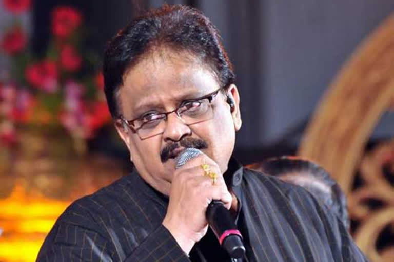 Singer SP Balasubramaniam collects donations for those performing duties in disasters