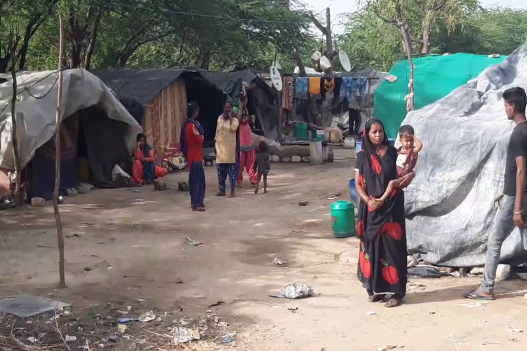 charkhi dadri slum people are hungry since two days