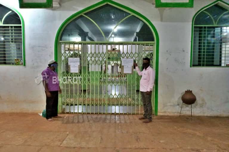 Breakdown to Namaz at Chitguppa Mosque for Lockdown