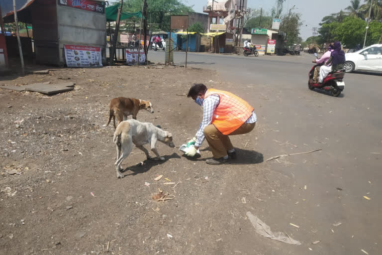 संचारबंदीचा फटका