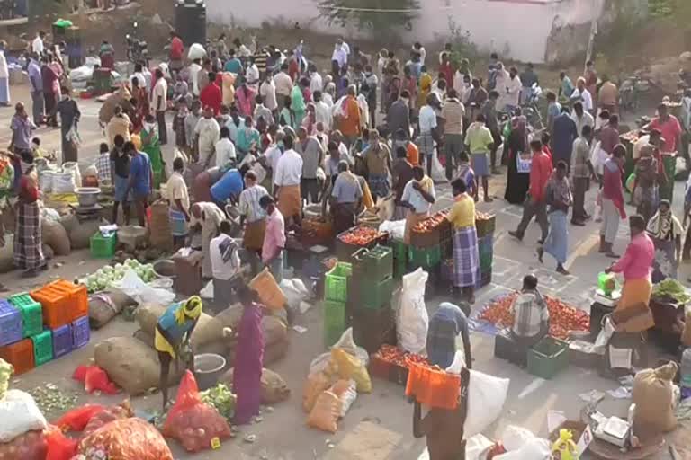 dindigul gandhi market divided into four for controlling crowd