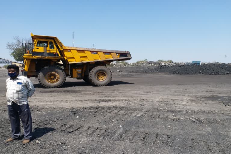 Coal workers working day and night in lockdown in giridih