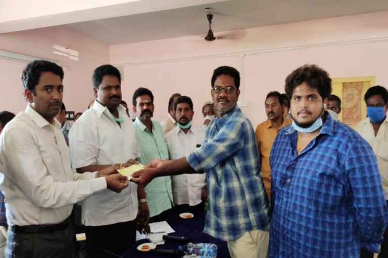 ravulapalem villagers donate one lakh to cm relief fund