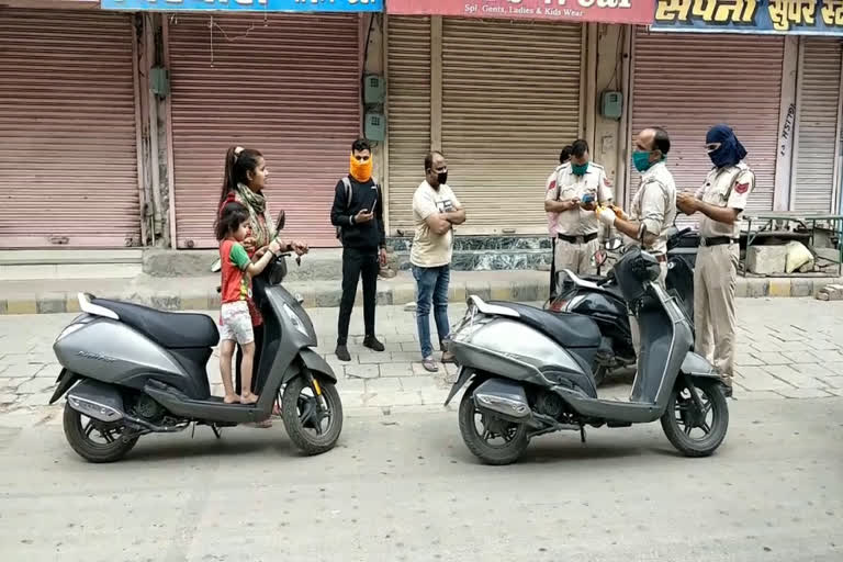 fatehabad police did challan to maintain lockdown